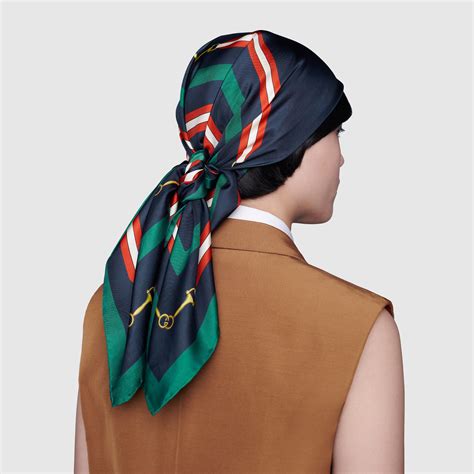 espositore per foulards gucci|Gucci Foulard in seta GG jacquard.